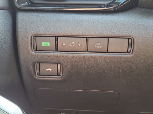 Used 2020 Nissan Sentra SR w/ Premium Package image 28