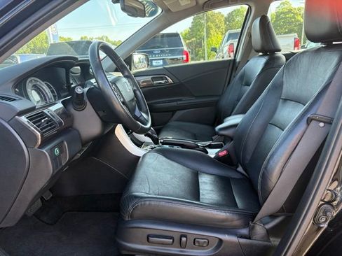 Used 2017 Honda Accord EX-L image 9