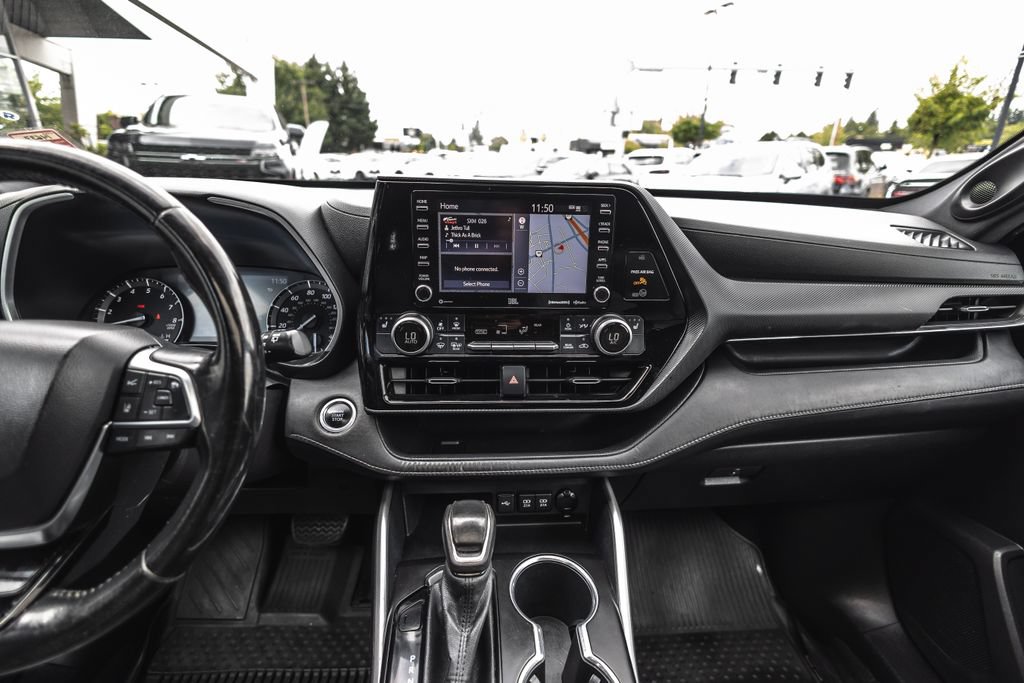 Used 2021 Toyota Highlander XSE AWD/4WD image 25