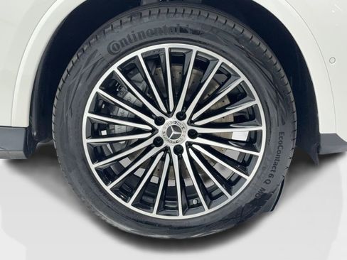 Used 2025 Mercedes-Benz GLC 300 4MATIC image 57