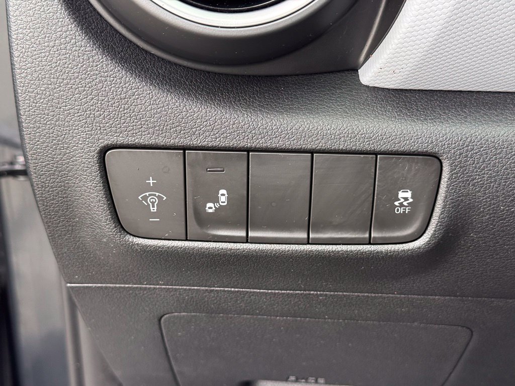 Used 2018 Hyundai Kona Limited AWD/4WD image 23