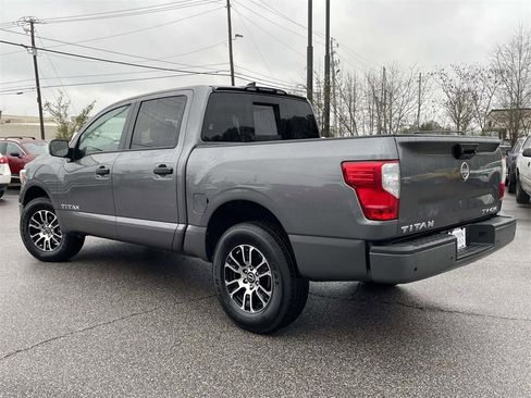 Used 2024 Nissan Titan SV image 5