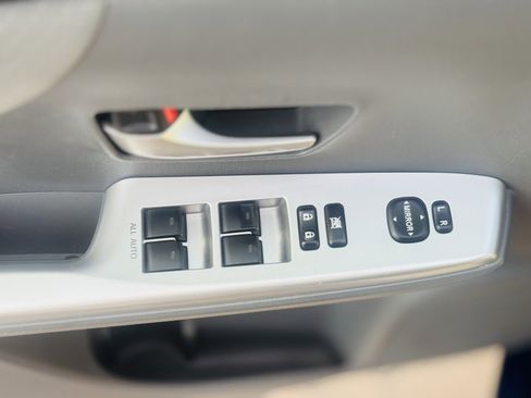 Used 2014 Toyota Prius V Two image 19