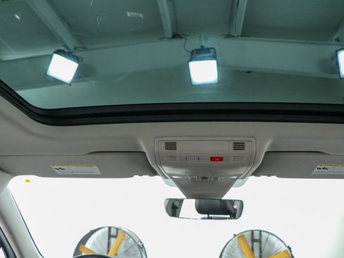Used 2022 Volkswagen Tiguan SE FWD image 21