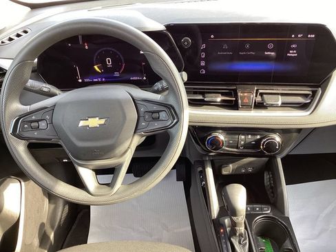 Used 2025 Chevrolet TrailBlazer LT AWD/4WD image 19
