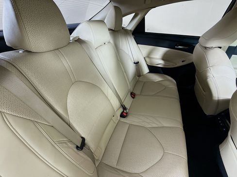 Used 2019 Toyota Avalon Limited image 36