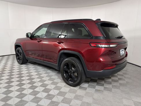 Used 2023 Jeep Grand Cherokee Altitude AWD/4WD image 3