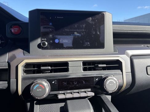 Used 2025 Toyota Tacoma TRD Off-Road image 17