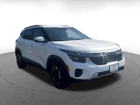 Used 2025 Kia Seltos S image 2