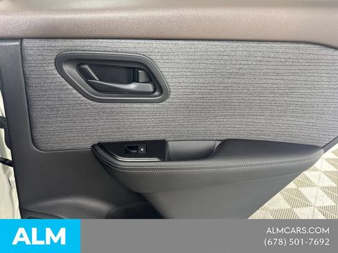 Used 2022 Nissan Rogue S FWD image 19