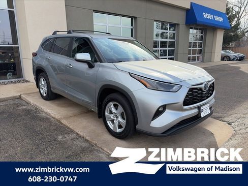 Used 2023 Toyota Highlander LE image 1