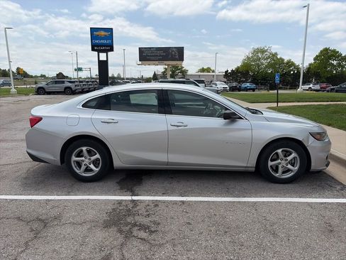 Used 2018 Chevrolet Malibu LS FWD image 4