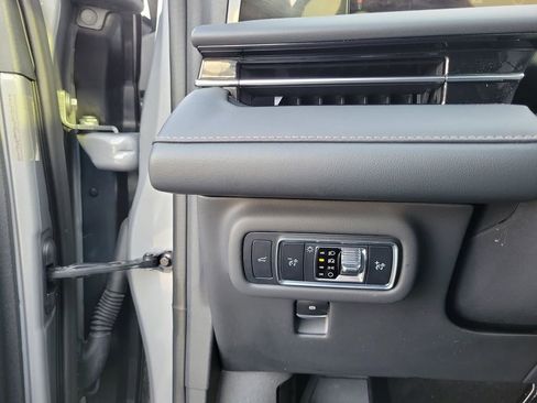 Certified 2024 Lincoln Nautilus Reserve w/ Equipment Group 202A image 22