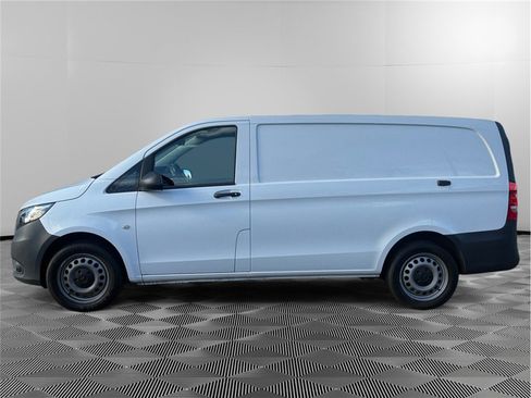 Used 2023 Mercedes-Benz Metris image 2
