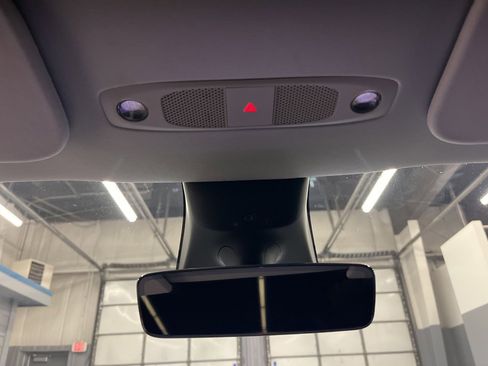 Used 2022 Tesla Model Y Long Range image 22