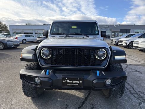 Used 2024 Jeep Wrangler Unlimited AWD/4WD image 9