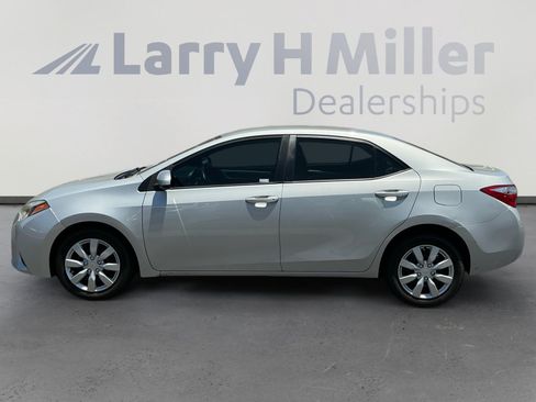Used 2014 Toyota Corolla LE FWD image 2