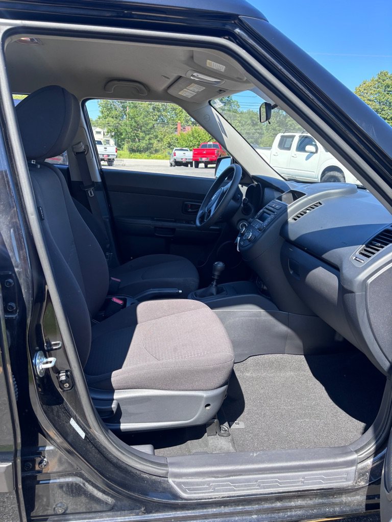 Used 2013 Kia Soul FWD image 11
