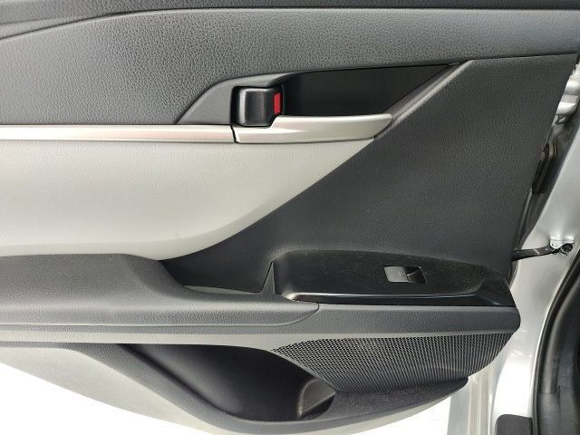 Used 2026 Toyota Camry LE FWD image 9