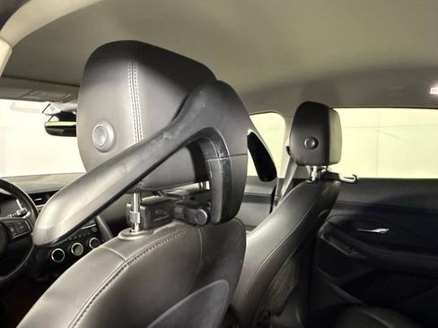 Certified 2020 Jaguar E-PACE image 23