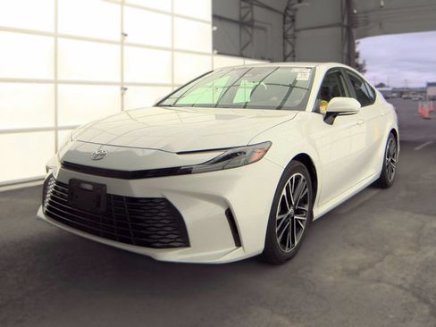 Certified 2025 Toyota Camry XLE FWD image 1