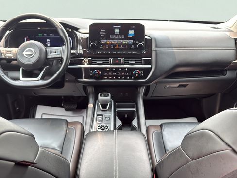 Used 2024 Nissan Pathfinder Platinum w/ Cargo Package AWD/4WD image 17