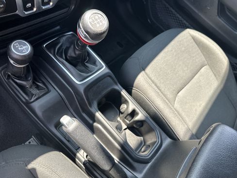 Used 2020 Jeep Wrangler Sport AWD/4WD image 31