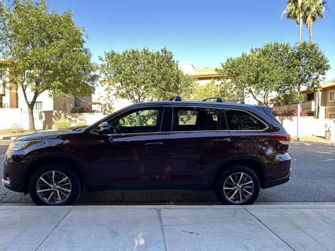 Used 2019 Toyota Highlander XLE image 5