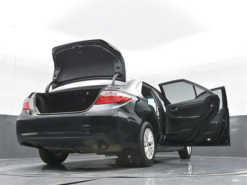 Used 2016 Toyota Camry LE image 49