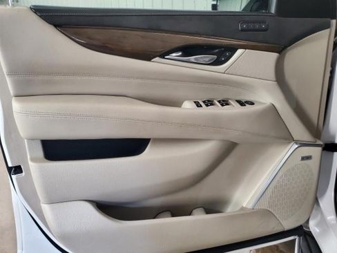 Used 2020 Cadillac Escalade Luxury AWD/4WD image 15