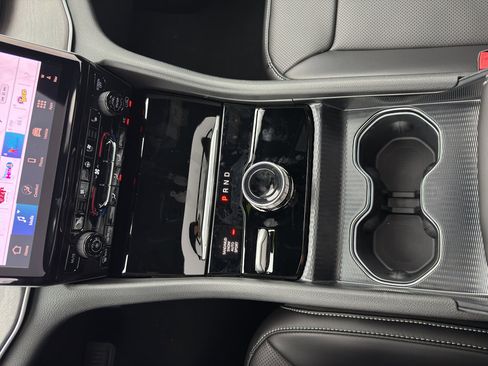 New 2025 Jeep Grand Cherokee L Limited w/ Luxury Tech Group II image 23