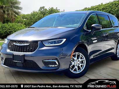 Used 2023 Chrysler Pacifica Touring-L
