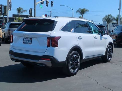 Certified 2025 Kia Sorento S w/ Panoramic Sunroof Package FWD image 3