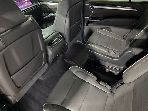Certified 2026 Cadillac Escalade Sport w/ LPO, ONYX Package AWD/4WD image 43