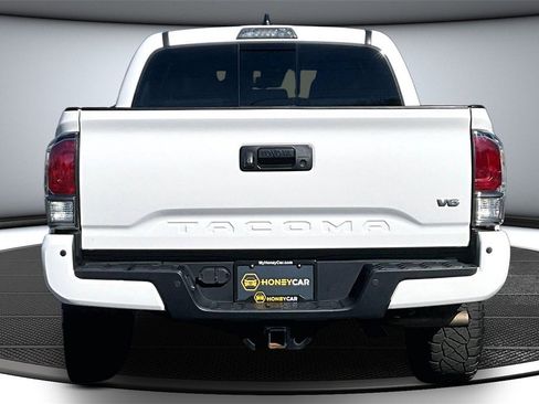 Used 2022 Toyota Tacoma TRD Sport w/ Technology Package image 5