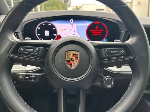 Used 2024 Porsche Cayenne AWD/4WD image 23