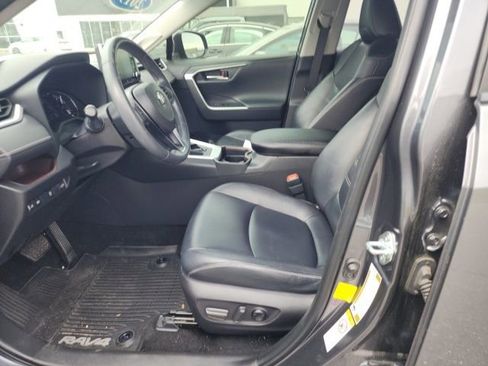 Used 2019 Toyota RAV4 Limited w/ Advanced Technology Package image 14