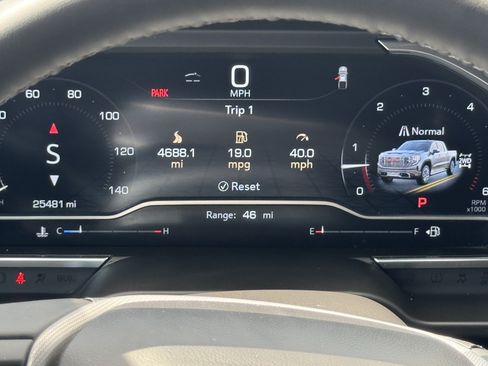 Used 2025 GMC Sierra 1500 Denali w/ Technology Package AWD/4WD image 15