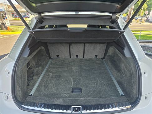 Used 2022 Bentley Bentayga AWD/4WD image 39