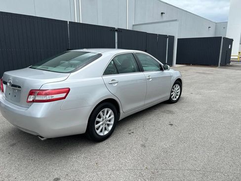 Used 2011 Toyota Camry XLE w/ XLE Extra-Value Pkg #2 FWD image 2