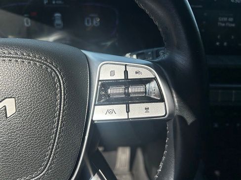 Used 2025 Kia Telluride EX w/ EX Captain's Chair Package FWD image 9