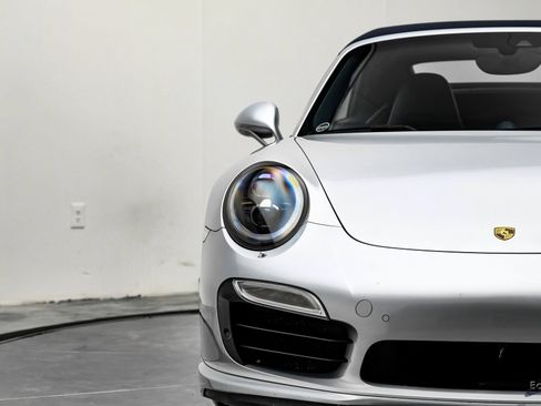 Used 2015 Porsche 911 Turbo S image 33