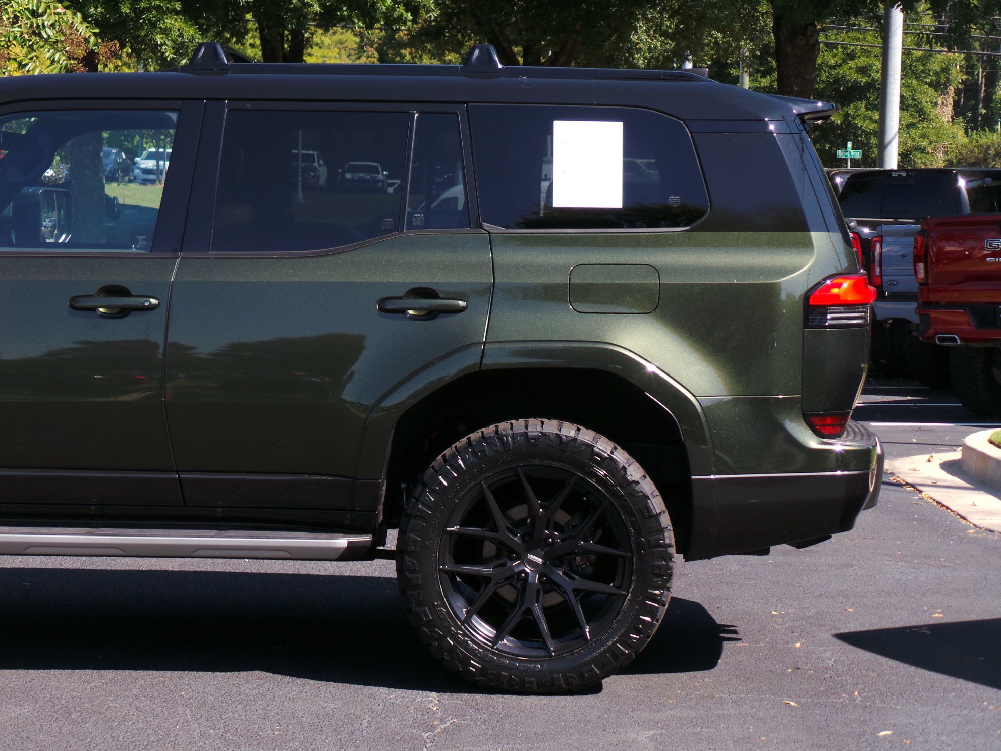 Used 2025 Lexus GX 550 w/ Accessory Package (2T) AWD/4WD image 27