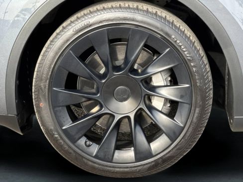 Used 2023 Tesla Model Y Long Range image 26