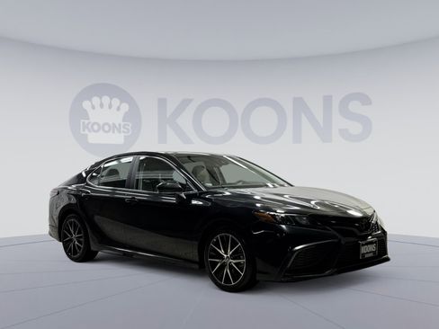 Used 2023 Toyota Camry SE image 14