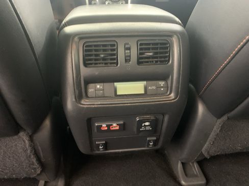 Used 2019 Nissan Pathfinder SL AWD/4WD image 32