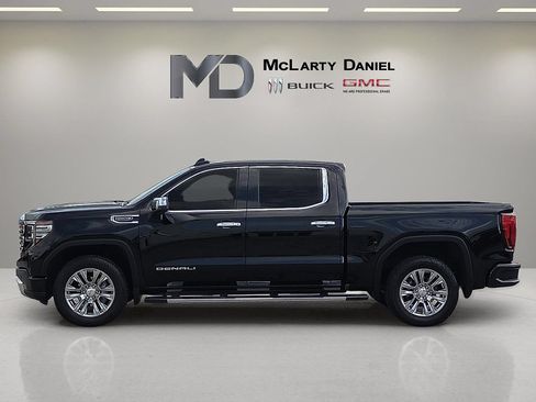 Used 2024 GMC Sierra 1500 Denali w/ Technology Package AWD/4WD image 2