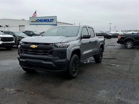 Used 2025 Chevrolet Colorado W/T w/ WT Custom Package image 3