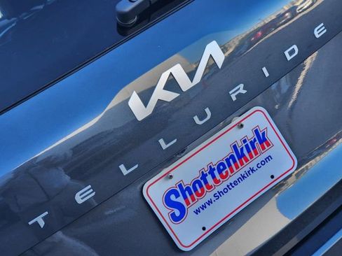 Used 2024 Kia Telluride S image 9