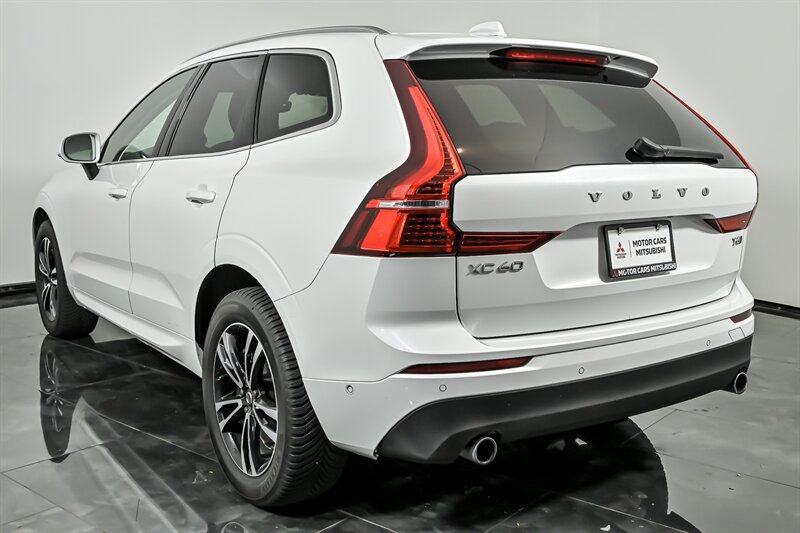 Used 2019 Volvo XC60 T6 Momentum w/ Multimedia Package AWD/4WD image 7
